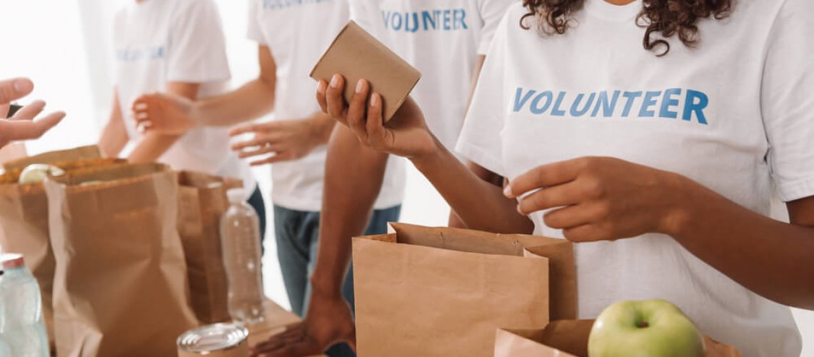 Cropped,Shot,Of,Young,Volunteers,Group,Packing,Food,And,Drinks